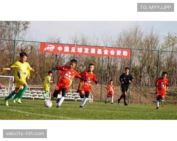 足球赛程精彩回顾:精彩瞬间点燃热情,球星表现亮眼引发关注 足球赛程精彩回顾:精彩瞬间点燃热情,球星表现亮眼引发关注