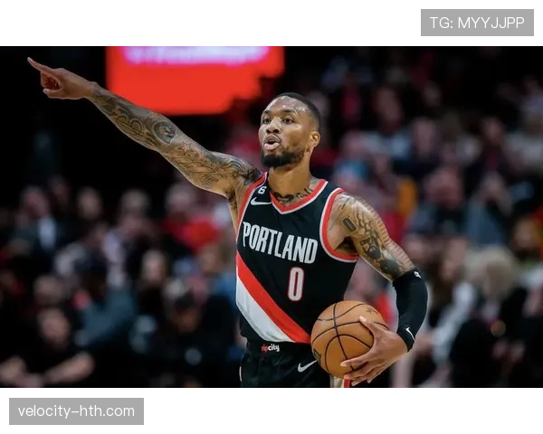 利拉德休赛期天天喝蛋白粉当水，结果夏天晒成黑巧还说自己没练